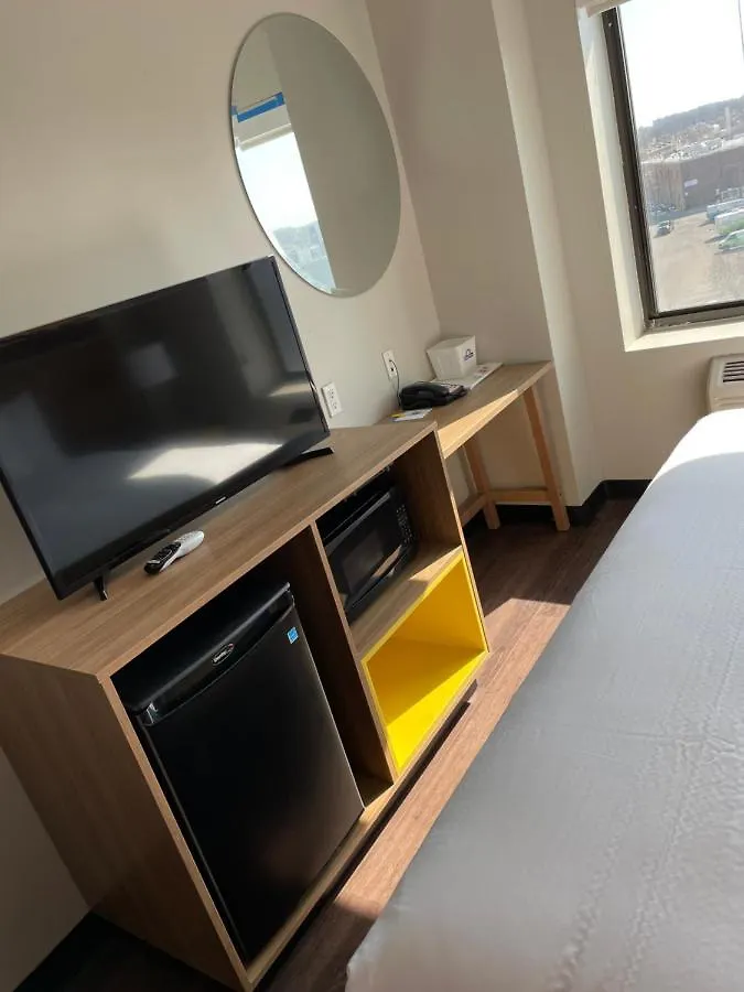 Days Inn & Suites By Wyndham Jamaica Jfk Airport New York Hotel