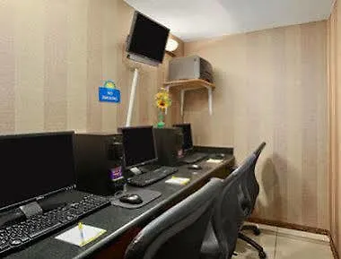 Days Inn & Suites By Wyndham Jamaica Jfk Airport New York